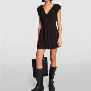 Pinko Viscose Dress – Size S – Designer Fit – Elegant Style